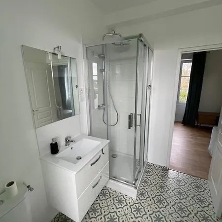 Le De Apartment *